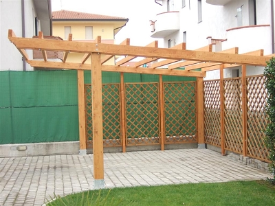 Carport senza Copertura con grigliati laterali