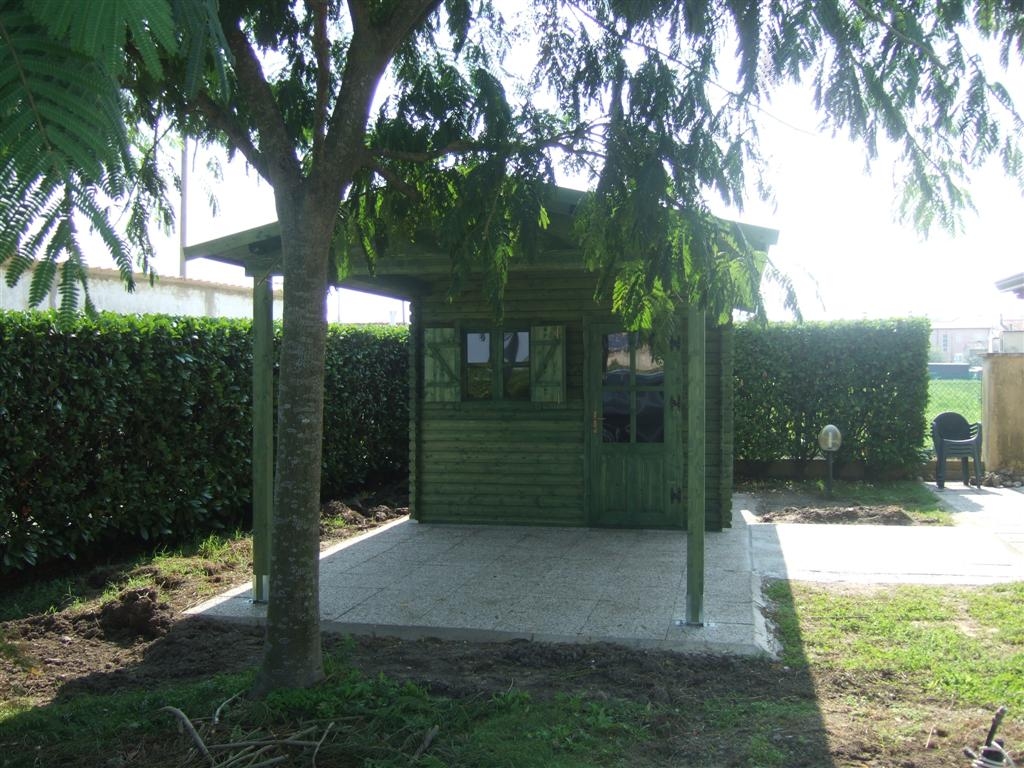 Casetta Verde con Pergola Frontale